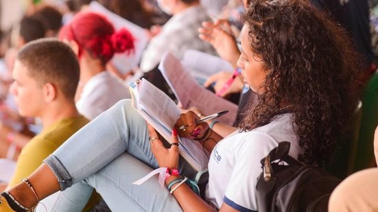 Os participantes do concurso público esperam contemplar salários que podem chegar até R$ 5 mil. - Foto: Fotos Públicas