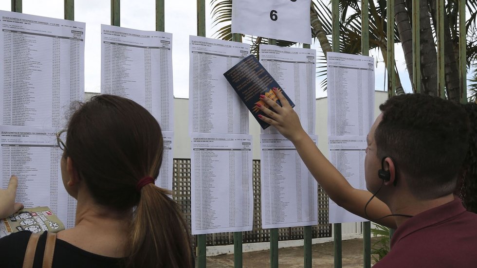 Os aprovados no processo podem receber salários de até R$ 2 mil. - Foto: Fotos Públicas