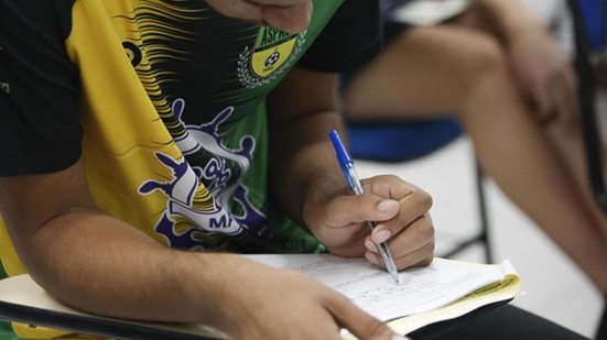 O concurso da UFMG oferece salários de até R$ 4 mil. - Foto: Fotos Públicas