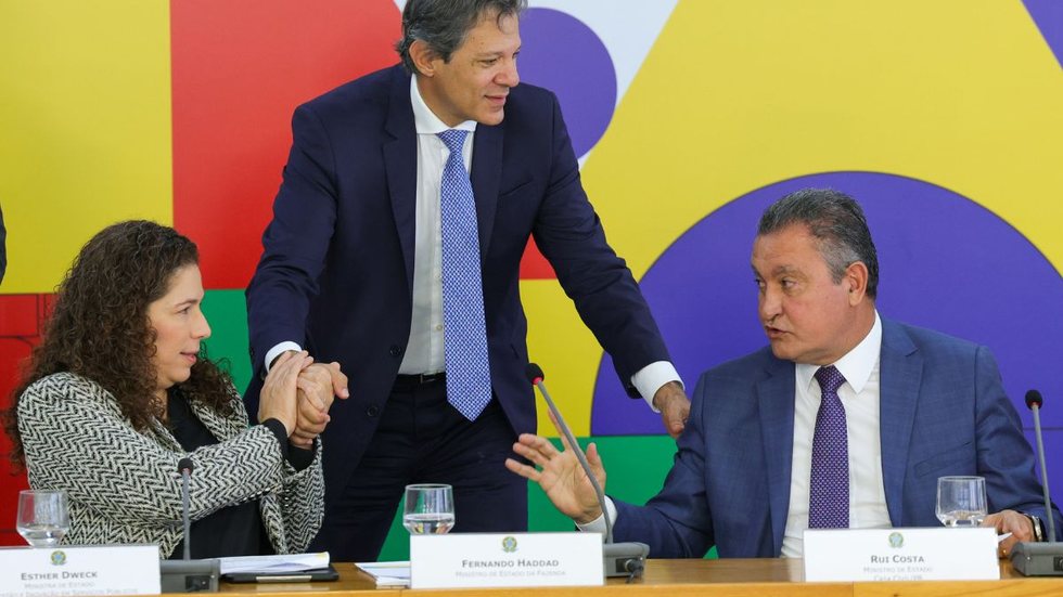 Os ministros, Esther Dweck (Serviço Público), Fernando Haddad (Fazenda), e Rui Costa (Casa Civil) - Fabio Rodrigues-Pozzebom/Agência Brasil via Fotos Públicas