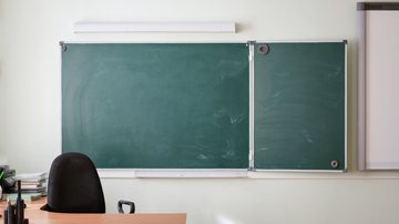 Conheça mais sobre a carreira de professor na rede pública de ensino - Foto: Envato Elements / _Natalya