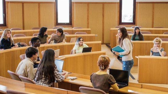 Oportunidade para professores universitários em Minas Gerais - Foto: Envato Elements / isitophotostock