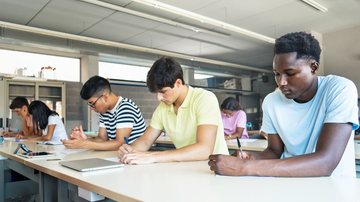 As vagas abrangiam diferentes níveis de escolaridade, desde candidatos com ensino fundamental incompleto até aqueles com formação superior - Foto: Envato Elements/edufigueres