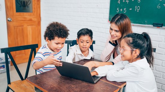 Para a candidatura ser devidamente efetivada, é preciso efetuar o pagamento da taxa de inscrição. - Foto: Envato Elements / kelvn_photo