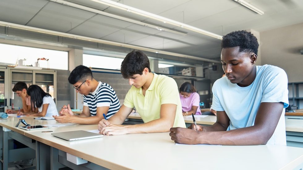 Para a candidatura ser devidamente efetivada, é preciso efetuar o pagamento da taxa de inscrição. - Foto: Envato Elements / edufigueres