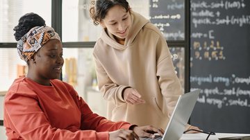 Para a candidatura ser devidamente efetivada, é preciso efetuar o pagamento da taxa de inscrição. - Foto: Envato Elements / Media_photos