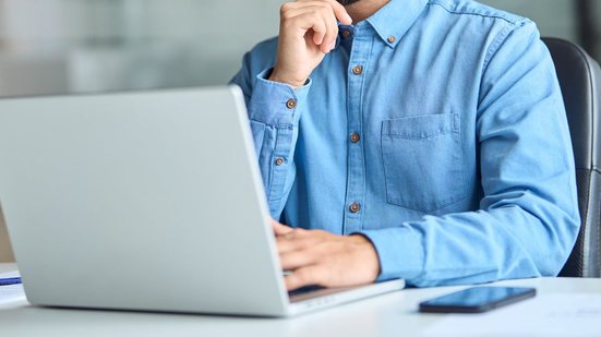 O concurso da UENP possibilita a isenção da taxa de inscrição. - Foto: Envato Elements / insta_photos