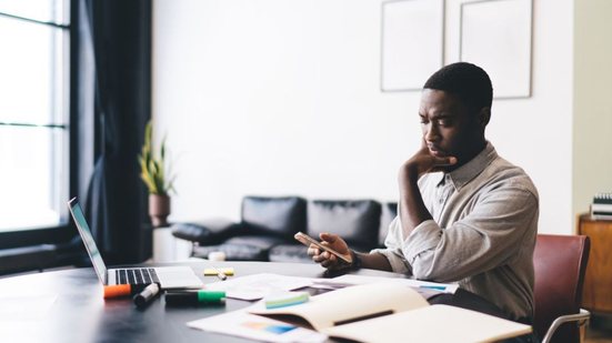 As oportunidades contemplam candidatos com formação de nível médio, magistério e superior - Foto: Envato Elements/GaudiLab