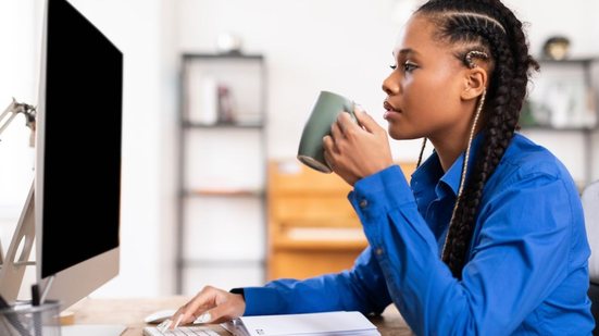 O profissional contratado atuará na SEMUS, com jornada de 40 horas semanais - Foto: Envato Elements/Prostock-studio