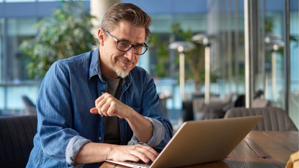 As vagas são destinadas a profissionais com formação em nível fundamental e incluem cotas para pessoas com deficiência - Foto: Adobe Stock