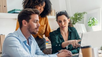 O certame contempla cargos nas áreas de educação, saúde, administração e operações - Foto: Adobe Stock