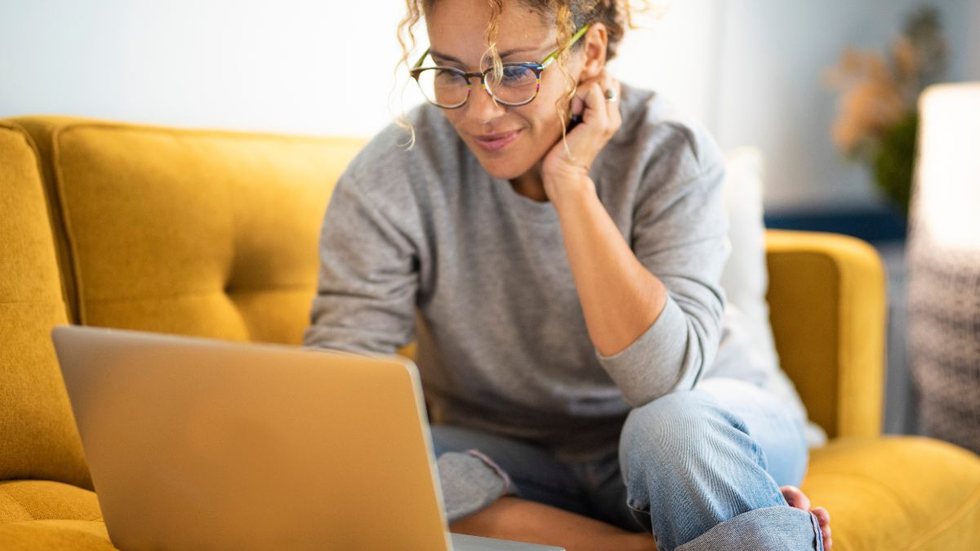 O certame contempla oportunidades para candidatos com formação nos níveis fundamental, médio e superior - Foto: Adobe Stock