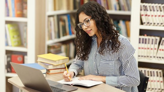Ao observar pontos fundamentais para a realização de um concurso, os interessados em uma seleção podem evitar cair em golpes. - Foto: Adobe Stock
