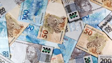 Ao se interessar por um concurso com salários entre R$ 3 mil e R$ 5 mil, os candidatos devem ficar atentos ao cronograma do processo. - Foto: Adobe Stock
