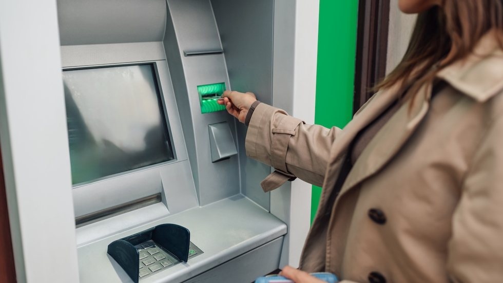O concurso da DPE-PE oferece um salário de R$ 25 mil aos servidores que forem contratados. - Foto: Adobe Stock