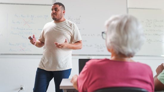Saiba o que estudar para concursos públicos - Foto: Adobe Stock