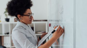 As jornadas de trabalho serão de 20 a 40 horas semanais. - Foto: Adobe Stock / Svitlana