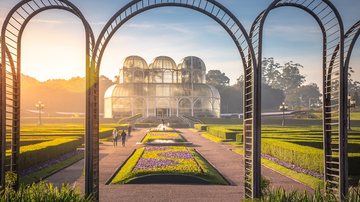 Diversos certames no PR possuem cargos que exigem diferentes níveis de escolaridade. - Foto: Adobe Stock