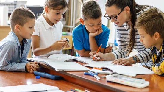 A carga horária será de 20 a 40 horas semanais. - Foto: Adobe Stock/BalanceFormCreative