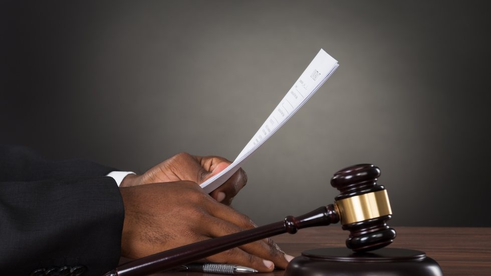 Com muitas opções de tribunais, o candidato precisa considerar alguns pontos ao escolher um certame para se inscrever. - Foto: Adobe Stock