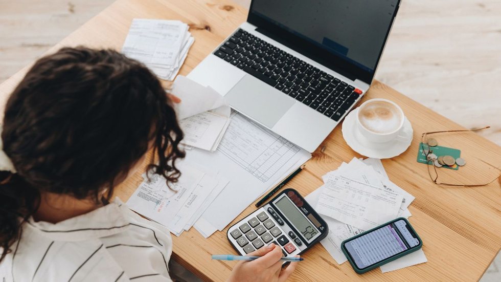 As jornadas serão de 40 horas semanais. - Foto: Adobe Stock/Sheremetio