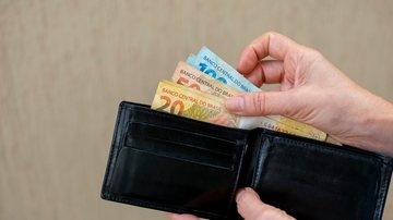 Aqueles que não forem isentos da taxa devem ficar atentos ao prazo para o pagamento do valor. - Foto: Adobe Stock