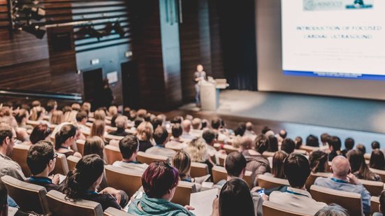 A jornada será de 40 horas semanais. - Foto: Adobe Stock/kasto