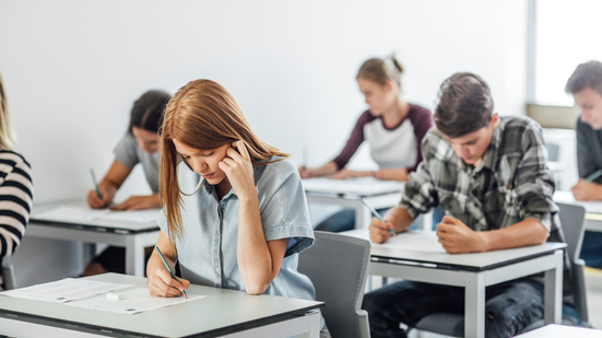 Saiba como se inscrever no concurso público de Niterói - Foto: Adobe Stock