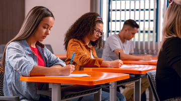 Veja como se inscrever no concurso público de Indianópolis, no Paraná - Foto: Adobe Stock
