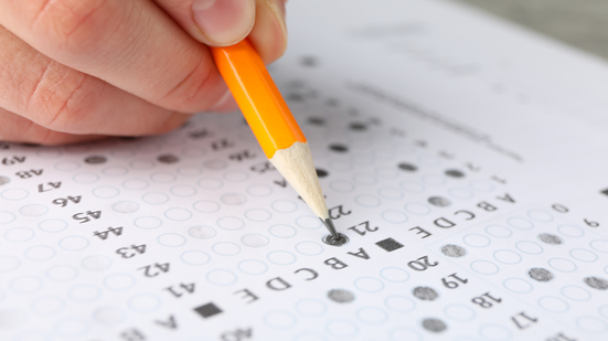 Acesse o edital do concurso e confira detalhes - Foto: Adobe Stock