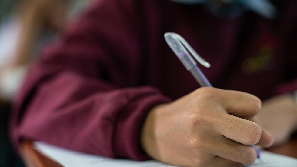 Veja como se inscrever no concurso público de São Jorge do Ivaí, no estado do Paraná - Foto: Adobe Stock