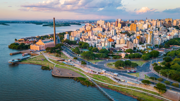 Confira o edital completo do concurso público de Porto Alegre - Foto: Adobe Stock