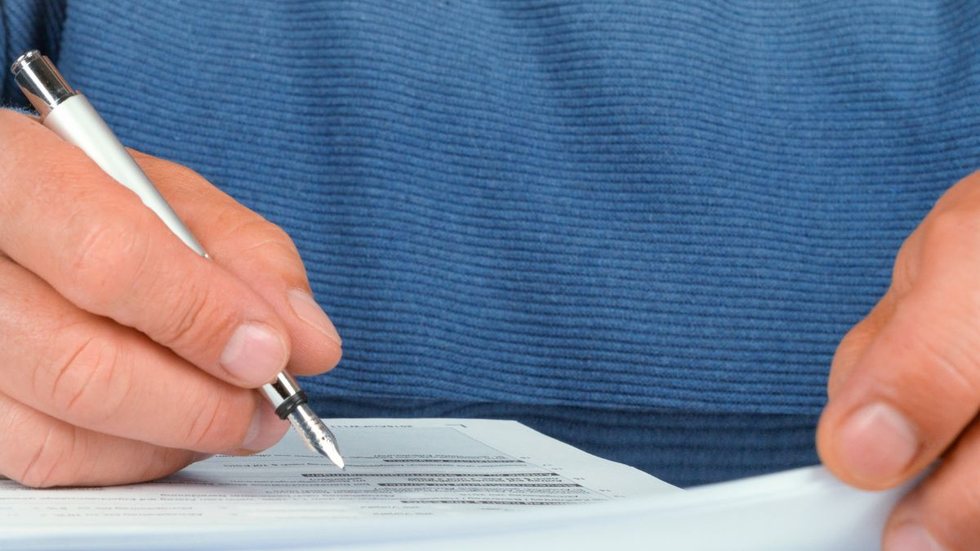 Veja o que muda com a retificação do edital do concurso da UEL - Foto: Adobe Stock