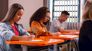 Saiba como se inscrever no Enem 2025 - Foto: Adobe Stock