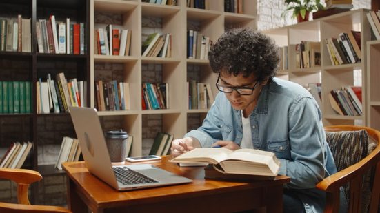 O processo em Cuparaque possibilita a isenção da taxa de inscrição. - Foto: Adobe Stock