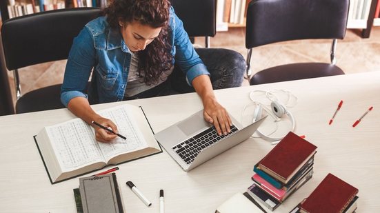 Confira este concurso na Etec Suzano (SP) - Foto: Adobe Stock