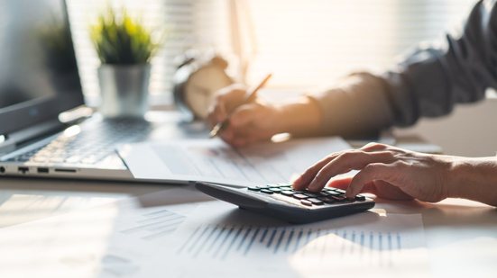 Confira este concurso público em Ladário (MS) - Foto: Adobe Stock