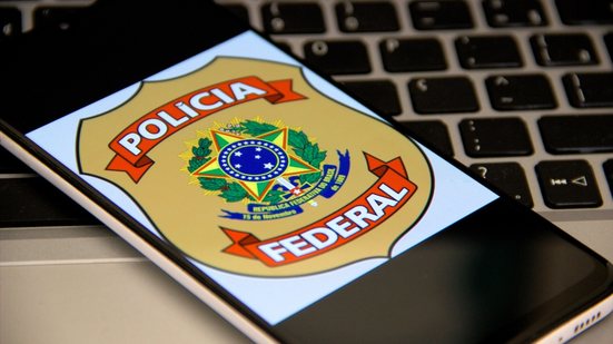 Na seleção da PF, os salários disponibilizados podem chegar a R$ 26 mil. - Foto: Adobe Stock