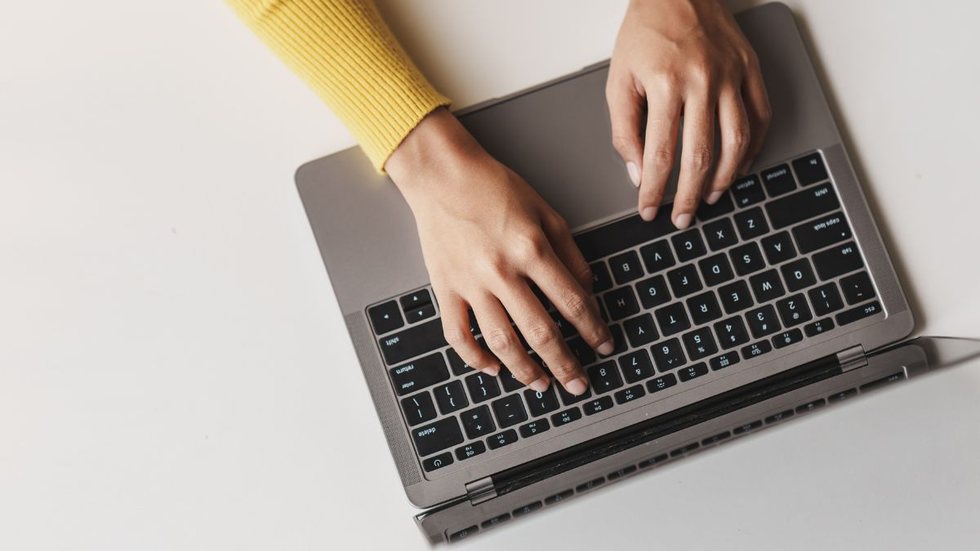 Edital oferece vagas para diversos cargos - Foto: Adobe Stock