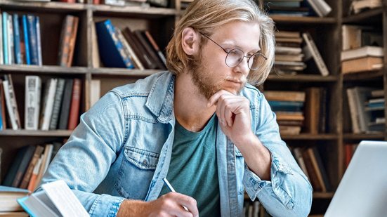 Para a candidatura ser devidamente efetivada, é preciso efetuar o pagamento da taxa. - Foto: Adobe Stock