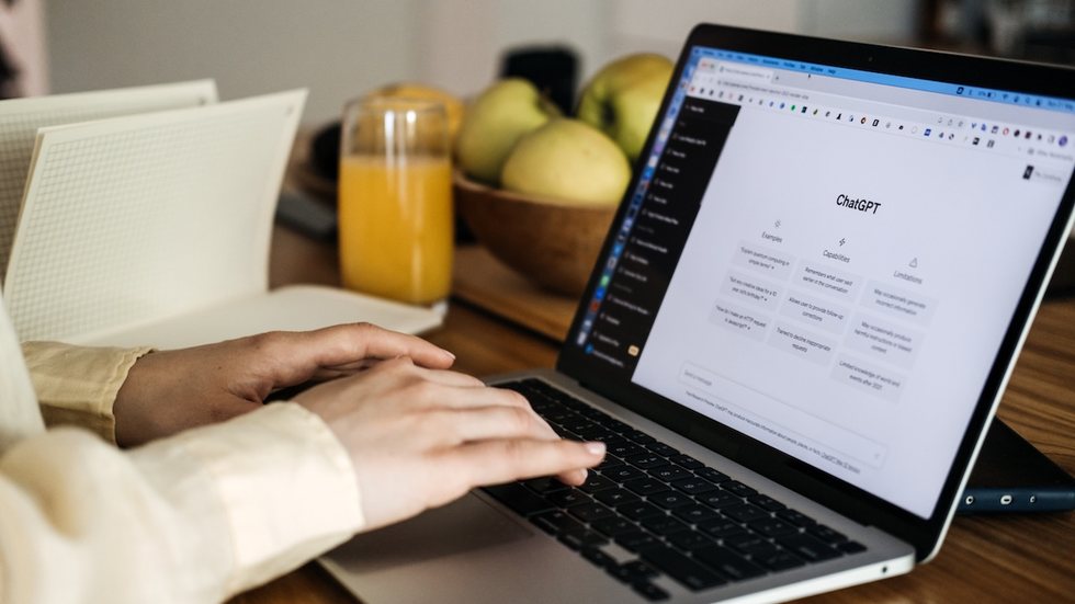 O Estadão Concursos realizou alguns testes com a plataforma de IA. - Foto: Adobe Stock