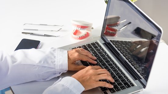 Edital oferece vagas para diversos cargos - Foto: Adobe Stock