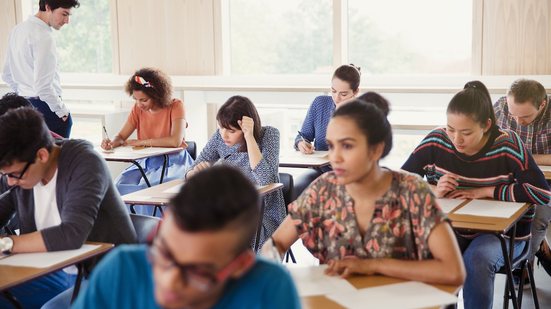 Veja certames que foram lançados em várias regiões do país. - Foto: Adobe Stock