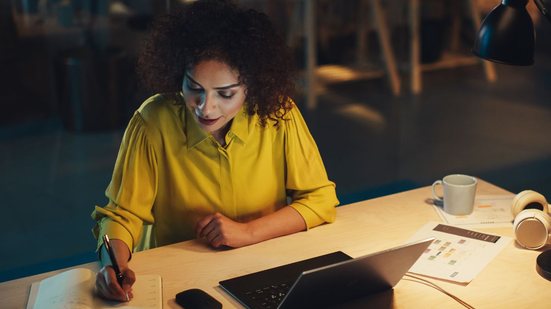 Os processos contemplam profissionais com diferentes níveis de escolaridade. - Foto: Adobe Stock