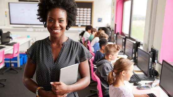 Confira este concurso público na Etec de Piraju - Foto: Adobe Stock