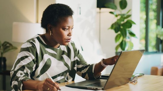 Edital oferece salários acima de R$ 30 mil - Foto: Adobe Stock