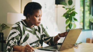 Edital oferece salários acima de R$ 30 mil - Foto: Adobe Stock