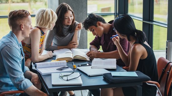 Vários certames englobam funções de nível fundamental incompleto e/ou completo. - Foto: Adobe Stock