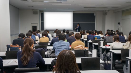 Fuvest realiza seleção para cursos de graduação da USP - Foto: Adobe Stock