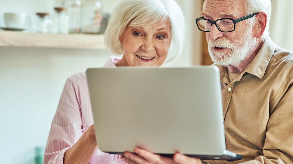 Os servidores podem realizar a prova de forma online ou presencial. - Foto: Adobe Stock